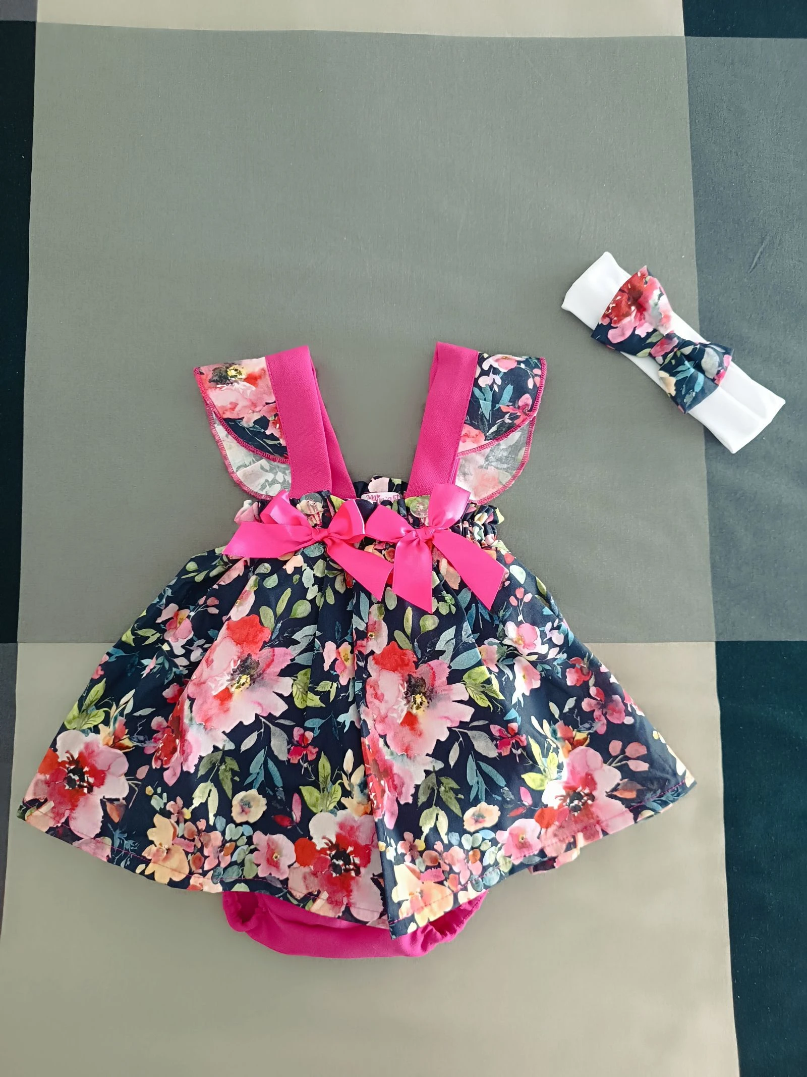 Vestido/Jesusito floral 6-9 meses